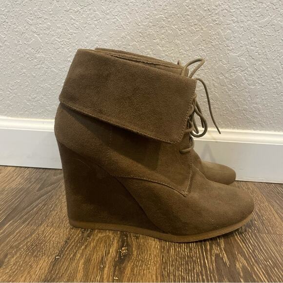 MOSSIMO SUPPLY CO Taupe Faux Suede Lace Up Booties Sz 10 - Picture 2 of 7